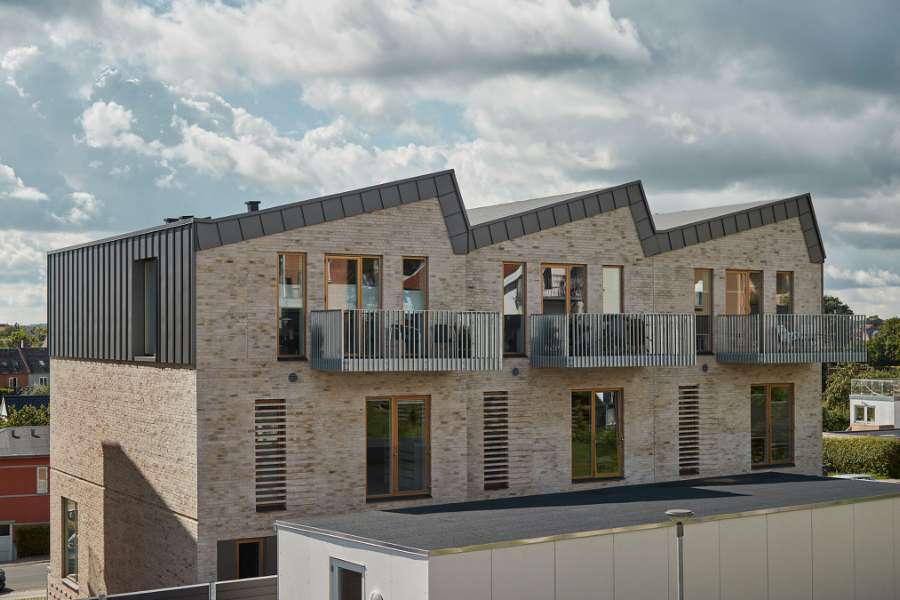 Cold rosé with lake view under steel profiles, Krøyer Kielbergvej / Regnbuevænget 1, 8660 Skanderborg